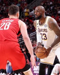 湖人3-1火箭！乌度卡谈杜兰特，詹姆斯赛后把话挑明，2点也成关键